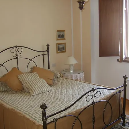Casa Vacanze Montenibbio * Ficulle